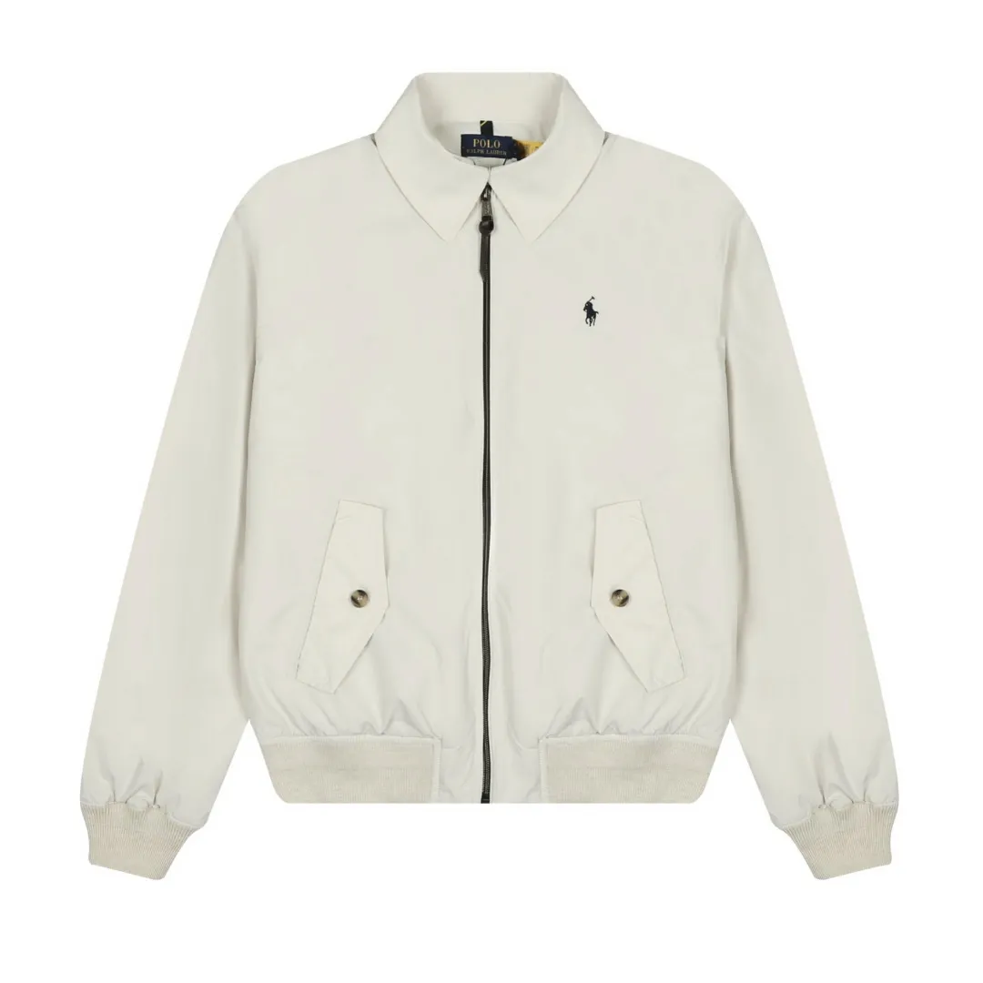 P320 White background picture [Evergreen all year round] Style number: 25025# (on sale all year round) Color: black/light card/gray white Size: S to XL - Ralph Lauren/Ralph Lauren SS25 new double-layer windproof and water-repellent classic old cadre style light casual jacket - double-layer design same color inside and outside S237 high-density micro-water-repellent craft fabric (100% T) ✅ | - Custom-woven double-layer rabbit velvet needle thread, non-market wrong version of mercerized cotton ✅ - Customized two-color webbing strip on the back collar, with zipper side pockets inside ✅ - POLO brand zipper, genuine leather zipper piece, dark and light two-color buttons ✅ - RL25SS new jacket The fabric is made of lightweight polyester fiber, windproof and waterproof, more lightweight, suitable for traveling or daily outdoor sports, simple line design and wide and neat tailoring, unisex style for both men and women Good for commuting, classic and durable